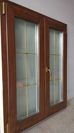 Распродажа ОКНО VEKA 990*1170ММ Орех темный/ белый снаружи 